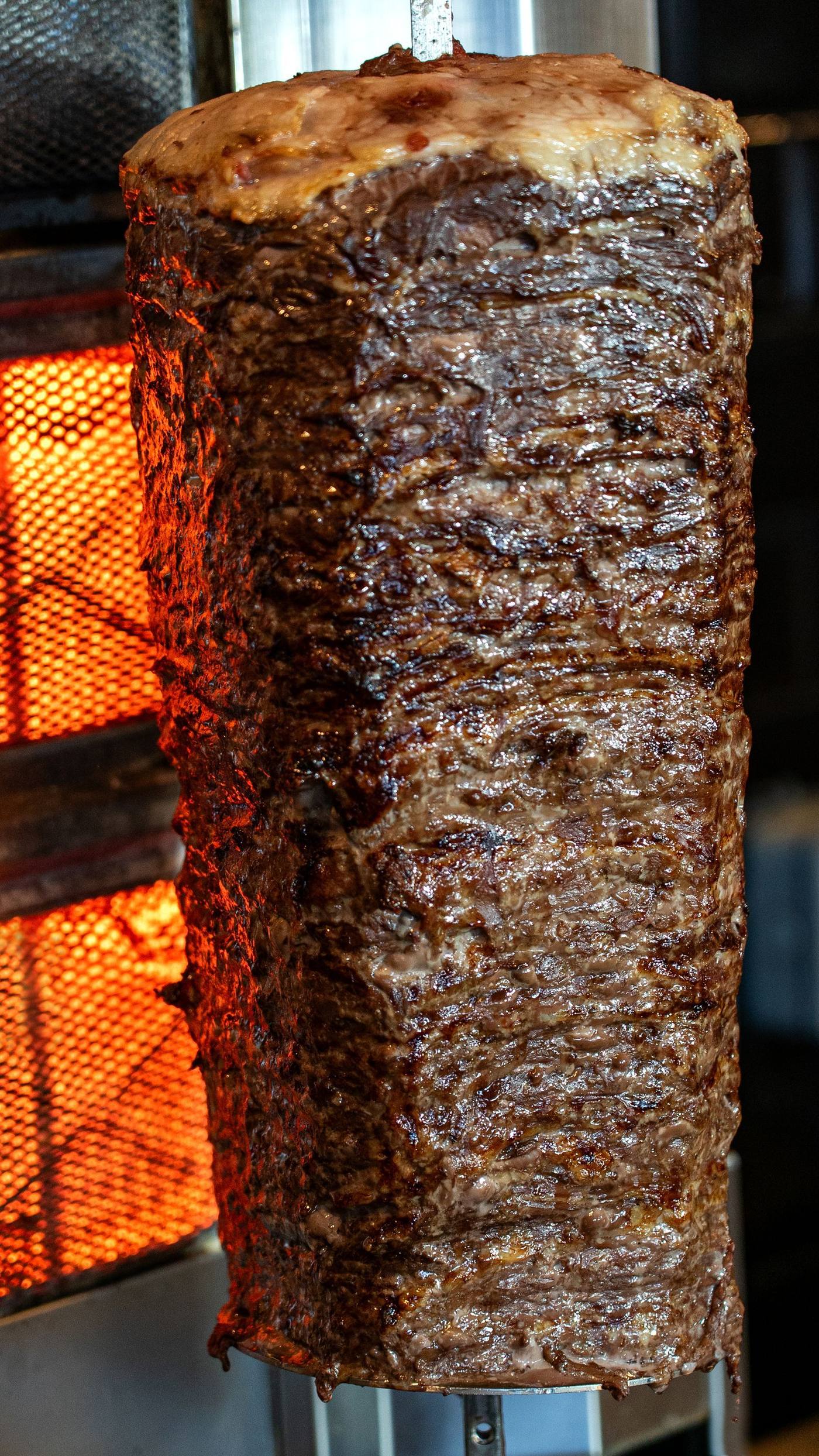 Döner-Spieß über der Glut